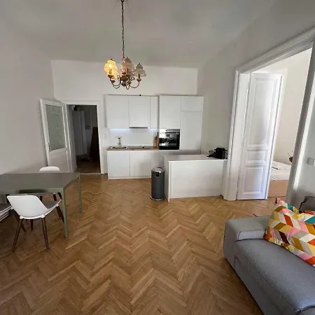 Marschall 8 Грац